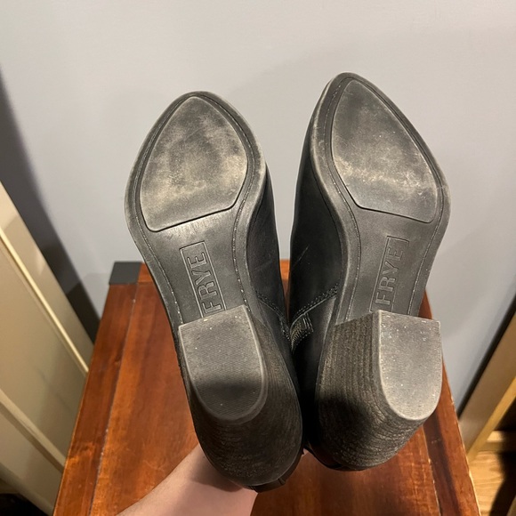 FRYE BLACK LEATHER ANKLE BOOTIES - Picture 3 of 9